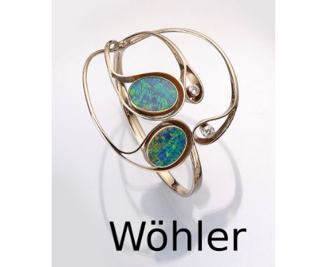 18 kt Gold Opal-Brillant-Armreif,   GG 750/000, außergewöhnliche Gestaltung, 2 Opale-Doubletten mit intensivem Farbspiel, 2 B