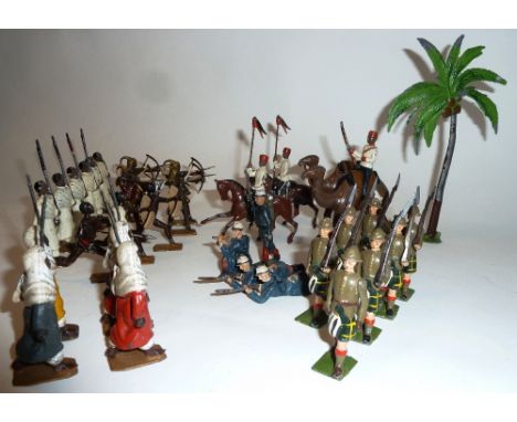 Britains set 1901, Cape Town Highlanders marching at the slope with officer (G, one missing, one tip of bayonet missing), set