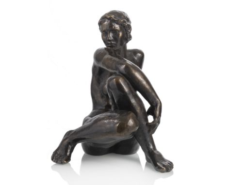 Klimsch, FritzFrankfurt am Main, 1870 - Freiburg, 196049 x 37 x 55 cm"Kleine Schauende", 1936. Bronze, dunkelbraun patiniert.
