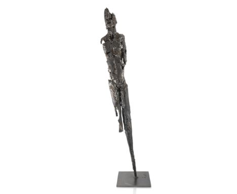 Heller, ManfredMengen, 1956H. 104 cmStehende Figur, 2009. Metall, gelötet, auf Metallplatte. In Ritzung unterseitig signiert 