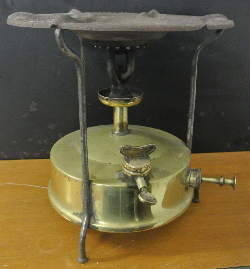 ANTIQUE/ VINTAGE A vintage 'Burmos' British made brass paraffin stove.