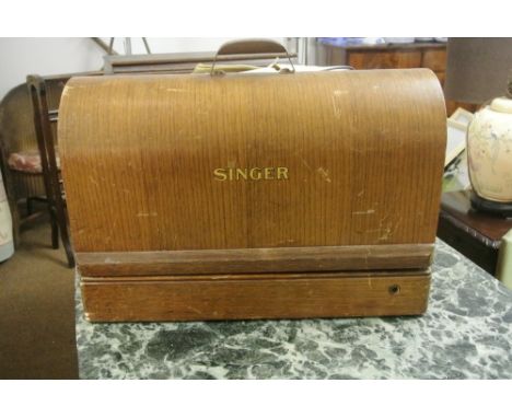 FURNITURE/ HOME - A vintage singer sewing machine complete with motor & light attatchment, in original wooden case. Serial nu