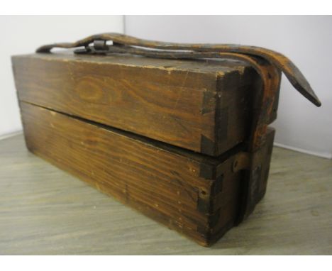 ANTIQUE/ VINTAGE - A collection of 78 glass magic lantern slides, covering various topics, in original wooden case.