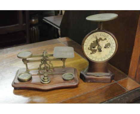 ANTIQUE/ VINTAGE - A collection of 2 vintage Postal weight scales to include a Salter Letter Balance - No 11 & another set, c