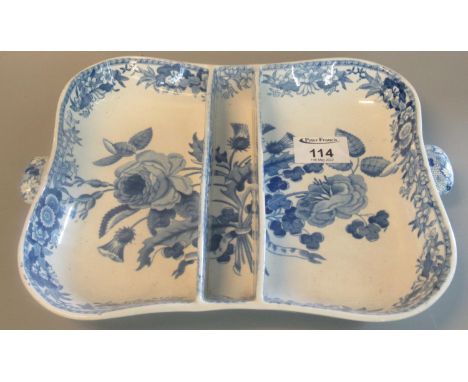 Early 19th century Spode blue and white transfer printed 'Union Wreath' third pattern three-section two-handled dish. Blue pr
