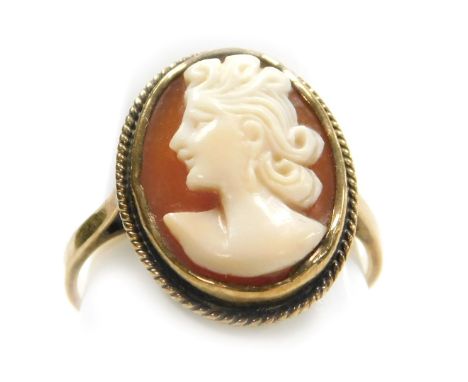 A 9ct gold and shell cameo ring, bust portrait of a lady, size P, 3.1g.