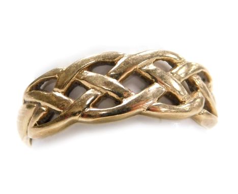 A 9ct gold ring, in an open work Celtic knot design, size Q½, 2.3g.