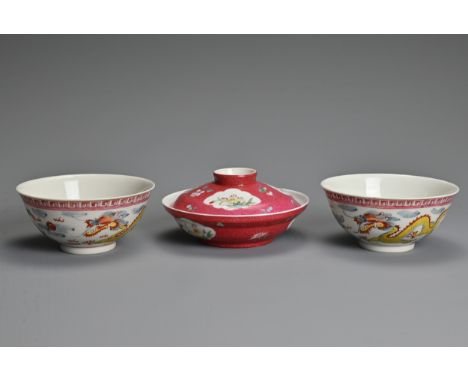 A PAIR OF CHINESE PORCELAIN BOWLS WITH ANOTHER BOWL AND COVER, EARLY 20TH CENTURY REPUBLIC PERIOD. Pair of bowls enamel decor