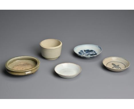 A MIXED GROUP OF CHINESE PORCELAIN ITEMS, SONG TO MING DYNASTY. To include a Qingbai ware dish and censer; A celadon glazed s