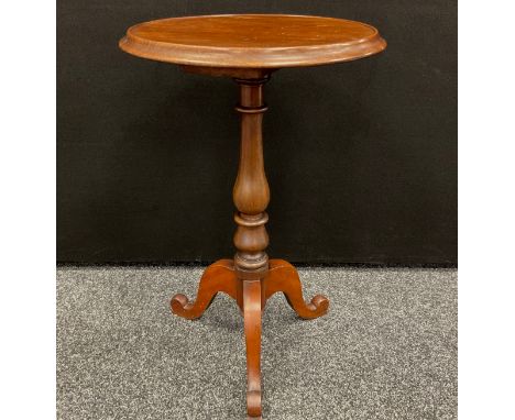 A Victorian mahogany lamp table, circular top, turned column, tripod feet, 71cm high, 45cm diameter
