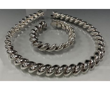 A modern Italian silver large link necklace and bracelet suite, stamped 925 Italy, necklace 44.5cm long, bracelet 20.5cm long