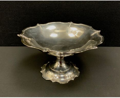 A George V silver pedestal bowl, 12cm high, Birmingham 1929, 378.2 grams
