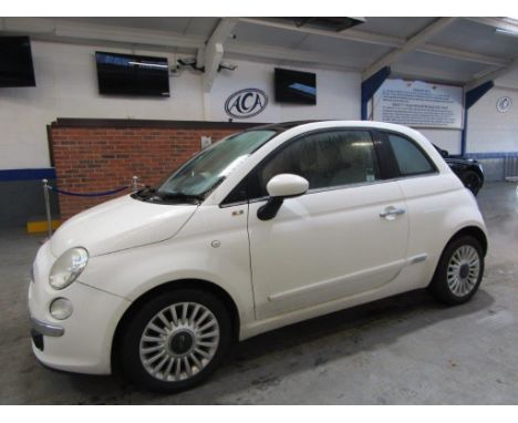 Make &amp; Model: Fiat 500 LoungeDate of Reg: FG11HSXColour: Whitecc: 875MoT: 28-06-2022Fuel Type: PETROLMileage: 81kTransmis