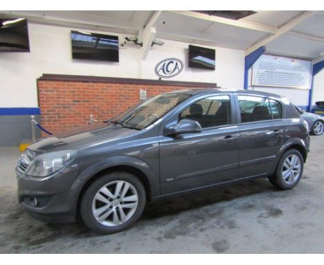 Make &amp; Model: Vauxhall Astra SXiDate of Reg: PJ59 SYFColour: Greycc: 1598MoT: 31-12-2021Fuel Type: PETROLMileage: 101kTra