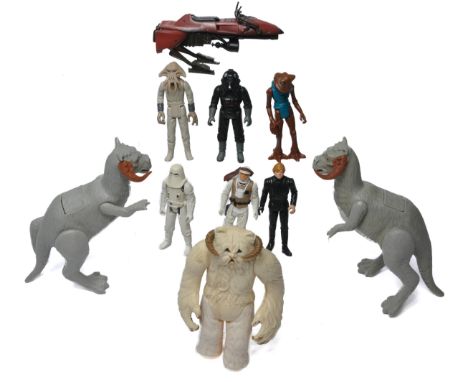 A group of original Kenner / Palitoy issue vintage Star Wars Action Figures. As shown. 