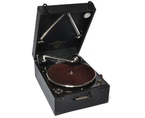 Portable Vintage Columbia no. 112 Gramophone in clean working condition with case (inc many spare needles). As shown. 
