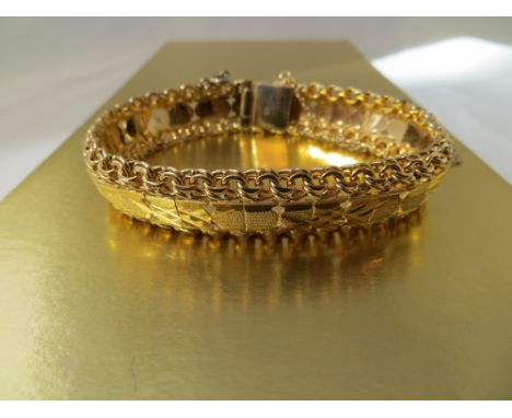 Vintage 18ct gold plated bracelet.