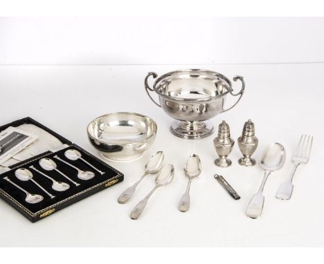 A small group of silver and silver plated items, including a set of six cased Quaker coffee spoons, a pair of silver peppers,