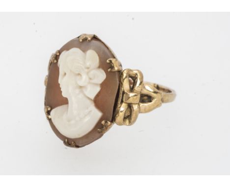 A 9ct gold shell cameo ring, and oval carved head in profile, in claw settings, bow shoulders, ring size O, 2.5g 