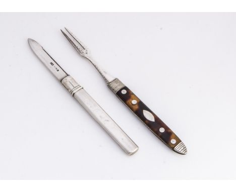 A Georgian silver and tortoiseshell campaign folding fork, 14.5cm and 0.56 ozt, together with an Edwardian silver pocket knif