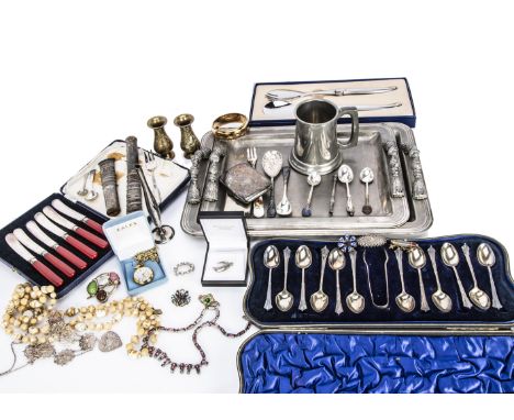 A mixed lot, including a set of twelve cased silver teaspoons with tongs, a silver soldier teaspoon, a silver cigarette case 