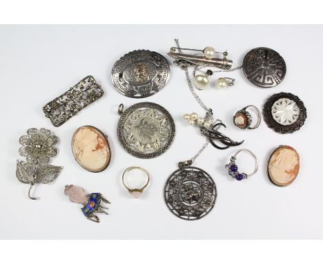 Silver jewellery, including cameos, brooches, rings, lapel flower holder, Mexican silver pendants, Indian pendant, faux-pearl