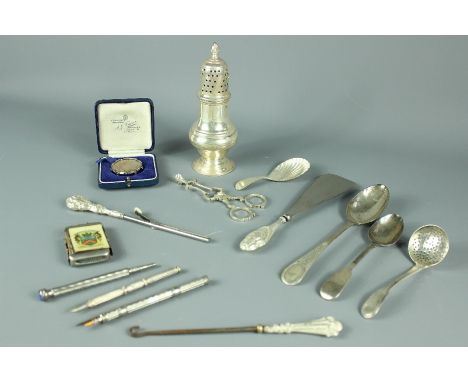 Miscellaneous silver, this lot includes a caster, Birmingham hallmark, dated 1925, mm J.B Chatterley & Sons, silver spoon She