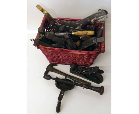 Quantity of wood working tools, planes, chisels etc. A condition report is not available for this lot.  Damage, defects, rest