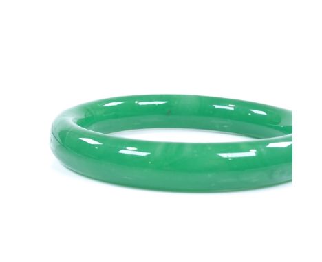 A jade bangle, internal diameter 62mm, 56.1g 