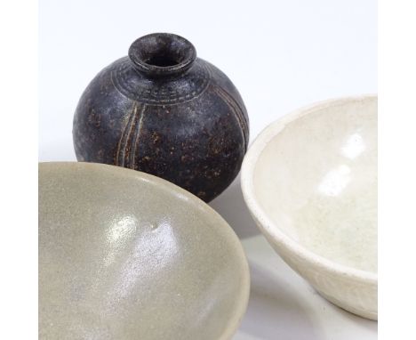 2 Chinese ceramic bowls, largest 12cm across, and a Chinese black glaze gourd (3) 