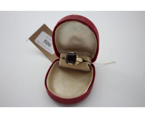 Gold signet ring 5.2gms (size R)
