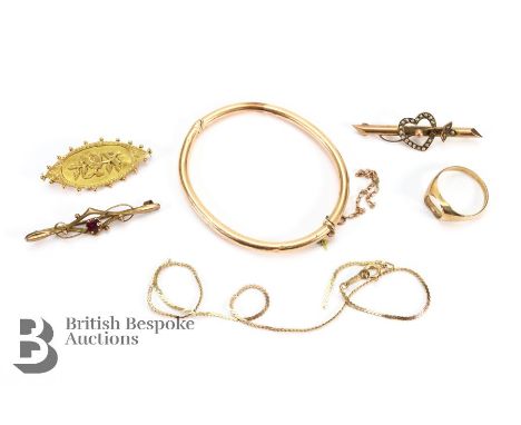 9ct gold jewellery, including a floral brooch (no pin), seed pearl brooch (no pin pearls missing), gold seal ring (stone miss