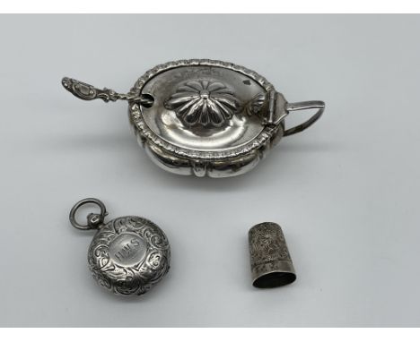 Hallmarked Silver Mustard Pot, Sovereign Holder and Thimble. 
Total Weight 69gr. 