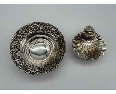 Hallmarked 925 Silver Wedding Anniversary Three Legged Sweet Dish and Seashell Shaped Hallmarked Silver Three Legged Dish. 
T