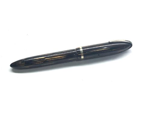 Vintage W.A Sheaffer pen Co Fort Madison Iowa U.S.A striped brown fountain pen  w/ 14ct gold nib, 