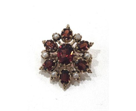 Vintage 1985 9ct gold Pyrope garnet and seed pearl brooch 