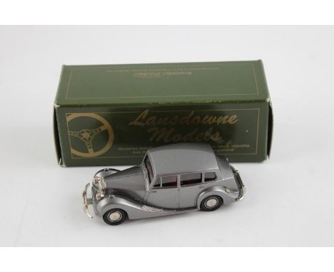 Vintage Boxed Lansdowne models 1954 Triumph Renown Saloon diecast model LDM8  Item is in good vintage condition Please see ph