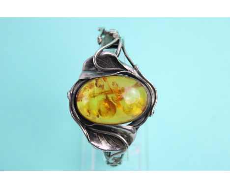 Sterling silver bangle with Art Nouveau calla lily design (32.4g) 