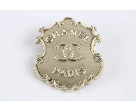 Vintage Chanel brooch, overall good condition, approx measurements: 38mm by 32mm