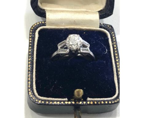 platinum and diamond ring et with large central diaond that measures approx 6mm dia with baguette diamonds each side,&nbsp;Di