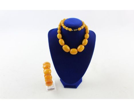 Collection of Vintage &amp; Retro BAKELITE jewellery PLEASE SEE ALL PHOTOS  All in worn, true vintage condition Signs of age 