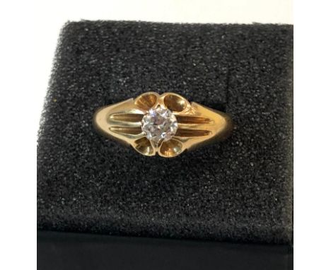 18ct gold diamond ring set with central diamond measure approx 5.5mm weight of ring 8g 