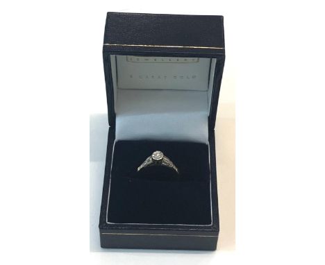 18ct gold diamond ring weight 2.8 