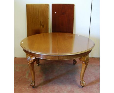 Chippendale Revival mahogany circular dining table with two additional leaves, on moulded cabriole legs and ball and claw fee