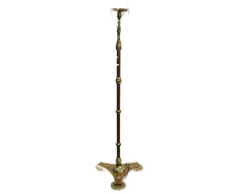 Brass extending floor lamp, c. early 20th century, the knopped column on shaped platform base and circular reeded feet, with 