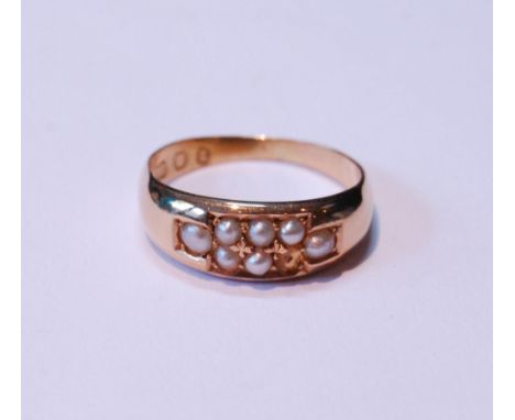 18ct gold pearl ring set with small seed pearls, size N, 3.8g. 