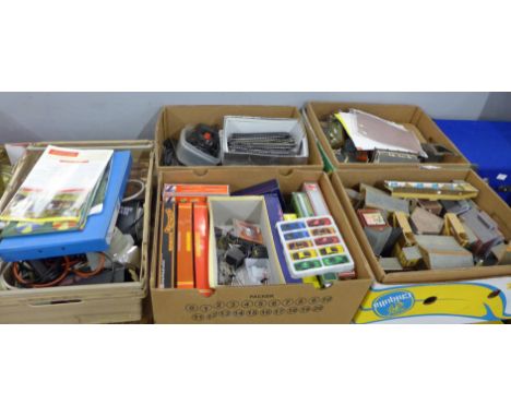 A large OO gauge train set, Hornby and other locomotives, track (4m²), wagon, carriages, electric lighting, buildings, bridge