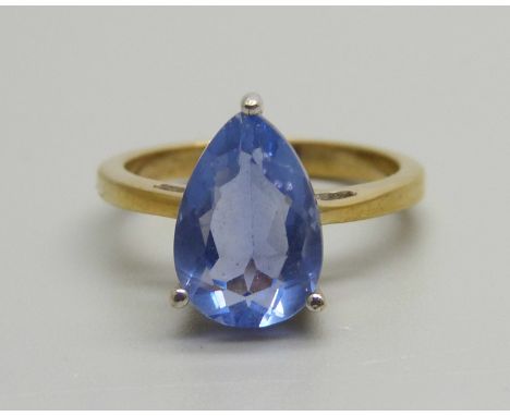 A silver gilt, pear shape colour change fluorite ring, N 