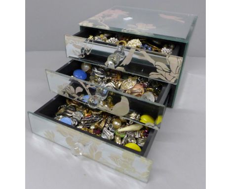 Over 100 pairs of vintage clip-on earrings 
