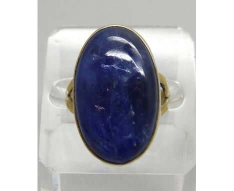 A silver gilt and blue stone cabochon ring, O 